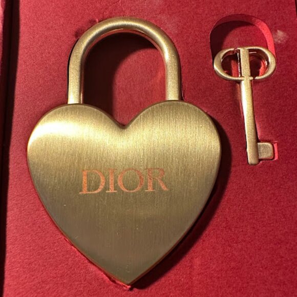Christian Dior Heart Lock & Key Set~ LOVE~ Gold~ IN BOX~ Pink Letters (AA25) - Picture 7 of 8